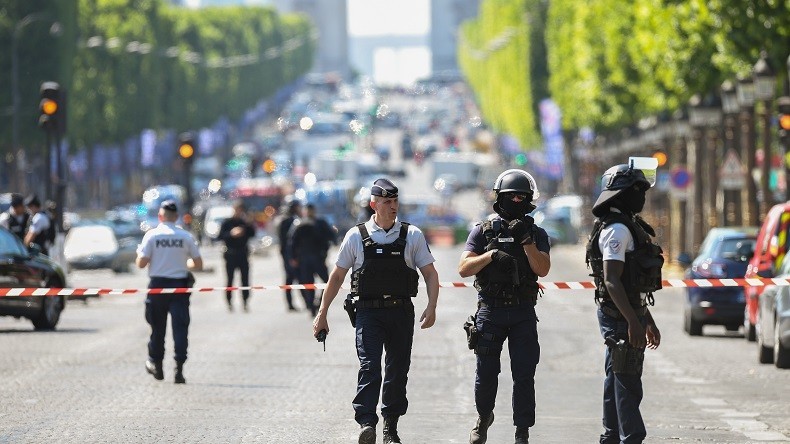 Attentat raté sur les Champs-Elysées : les quatre membres de la famille de l'assaillant relâchés