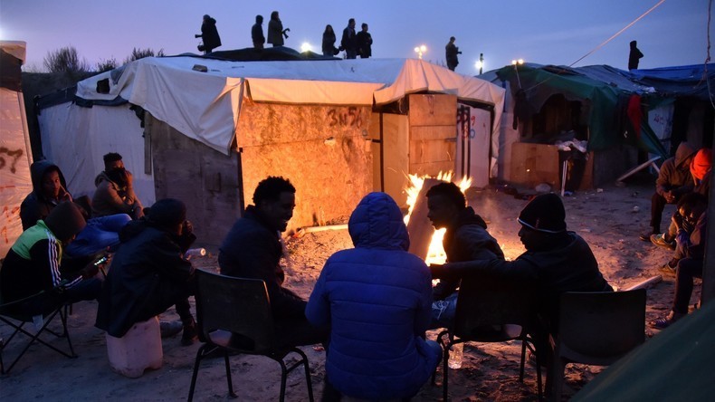 Migrants : Emmanuel Macron veut réformer le droit d'asile et appelle à «la plus grande humanité»