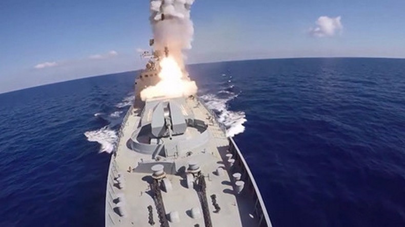 Des cuirassés et sous-marins russes pilonnent des postes de commandement et dépôt d'armes de Daesh