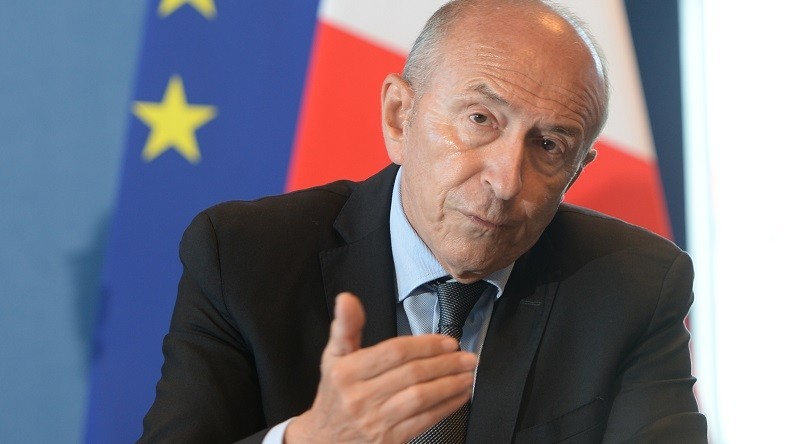 Collomb durcit le ton sur les migrants de Calais : les identitaires séduits, les écolos s'étranglent