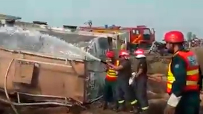 Incendie d'un camion-citerne au Pakistan : 123 morts, une centaine de blessés (IMAGES CHOC)