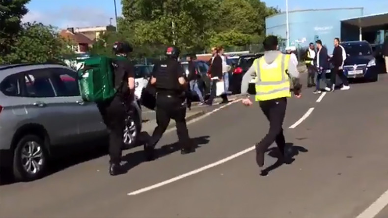 Royaume-Uni : une voiture fonce dans la foule près d'une mosquée à Newcastle, six blessés à déplorer