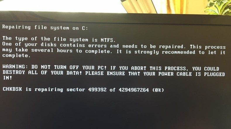 Ukraine : cyberattaque massive contre des banques, des entreprises, un aéroport et le gouvernement