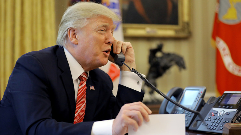 Trump interrompt sa conversation diplomatique pour commenter le «beau sourire» d'une journaliste