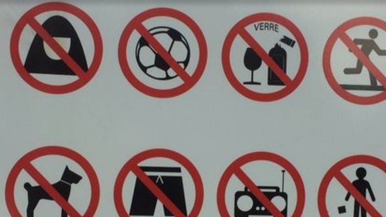 Burkini bis ? Un maire fait polémique en prohibant le voile dans un espace de baignade public