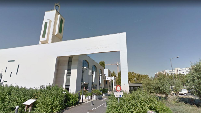 Un automobiliste tente de renverser les fidèles d'une mosquée à Créteil, aucun blessé