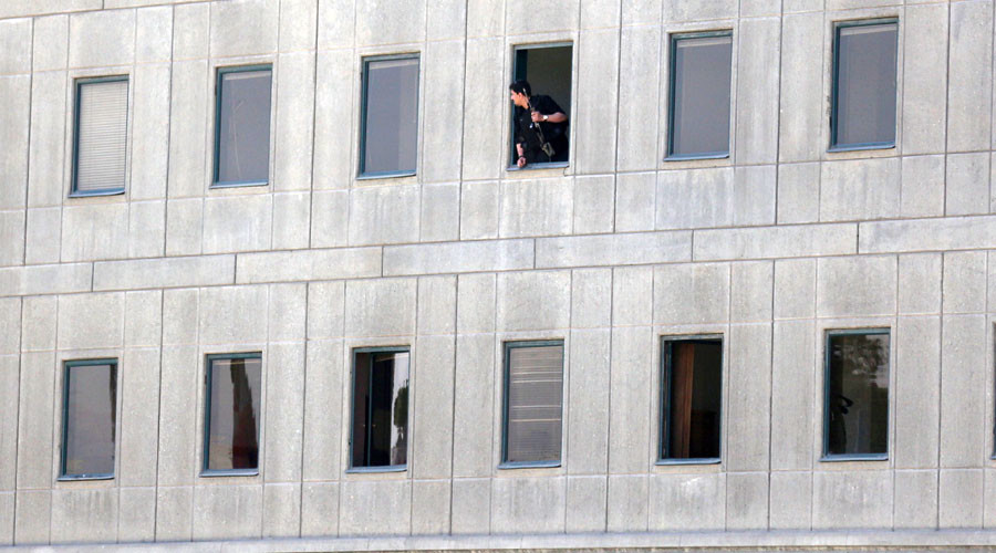 Iran : attaques terroristes revendiquées par Daesh contre le Parlement et le mausolée de Khomeiny