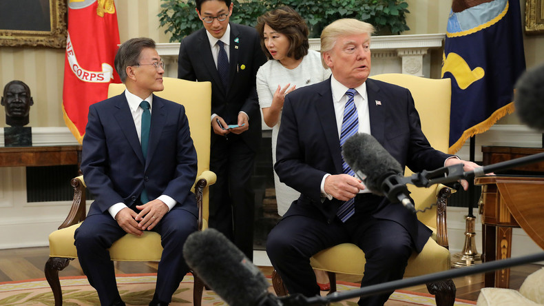 «Vous êtes de pire en pire» : Trump s’énerve devant une cohue de journalistes (VIDEO)