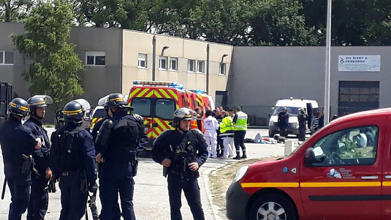 Une rixe éclate entre des dizaines de migrants africains à Calais (VIDEOS)
