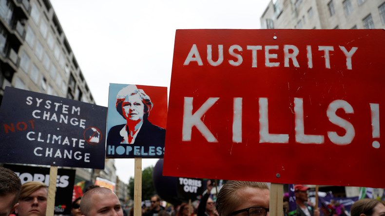 Des milliers de personnes défilent à Londres contre le gouvernement May (VIDEO)