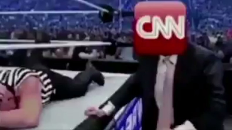 Trump et CNN échangent les prises de catch sur Twitter (VIDEO)
