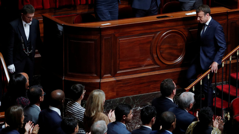 «Sermon de télévangéliste», discours d'un «ennui mortel»... L'opposition fustige Macron à Versailles