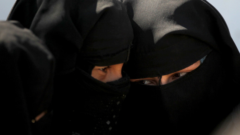 Fusillade à Toulouse : vêtu d'un niqab, le tireur avait caché sa Kalachnikov dans une poussette