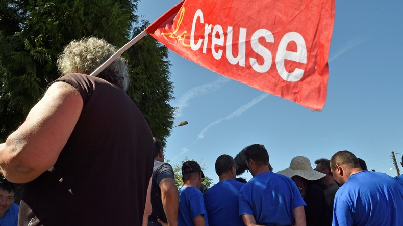 Les salariés de GM&S lèvent le blocage du site de PSA dans l'Allier