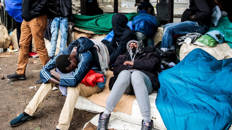Migrants : opération d'évacuation de campements dans le nord de Paris (PHOTOS, VIDEOS)