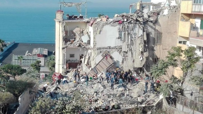 Italie : un immeuble de quatre étages s'effondre, huit personnes portées disparues