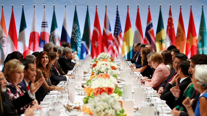 Les images du dîner du G20 laissent voir qui est assis à côté de Trump, Merkel ou Poutine