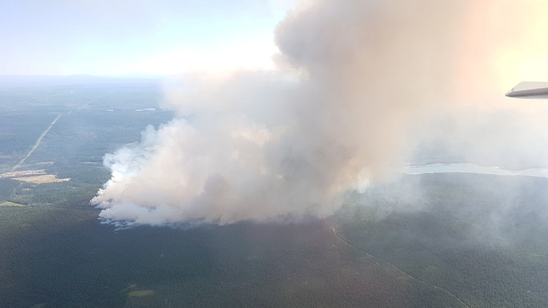 Incendies au Canada : des milliers d'évacuations, état d'urgence en Colombie-Britannique (VIDEO)