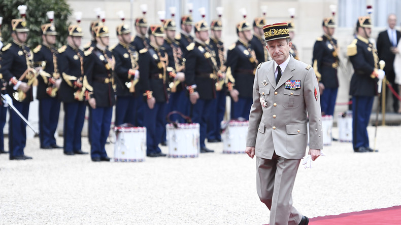 Il ne se laissera pas «baiser» par Bercy : le chef d'état-major des armées menace de démissionner