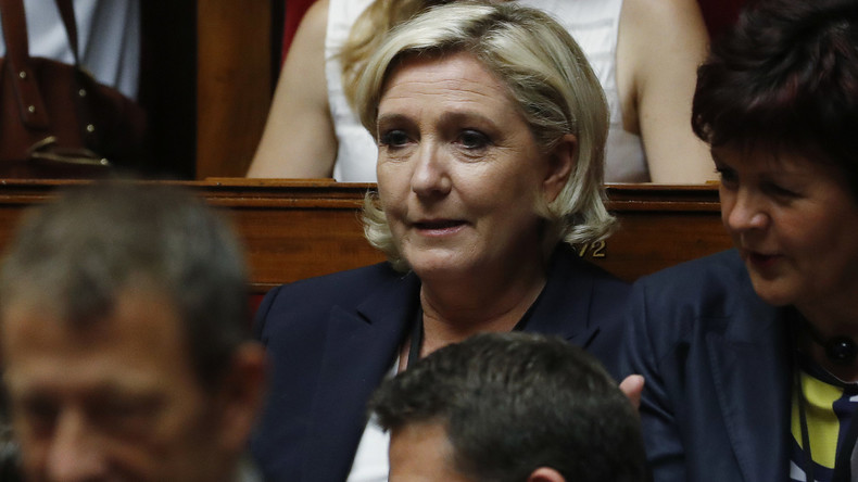 «Pas de leçon, Judas !» : Marine Le Pen recadre Gérald Darmanin, ministre LR macron-compatible