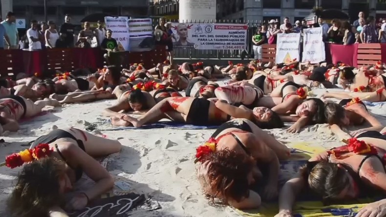 Madrid : mise en scène macabre pour faire abolir la tauromachie (VIDEO)