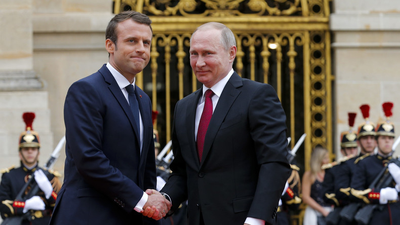 Depuis Versailles, la collaboration franco-russe est «totalement transformée» selon Macron