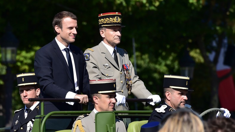 Pétition : Emmanuel Macron prié de s'excuser auprès du général de Villiers par 18 000 personnes