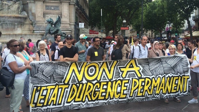 Des organisations marchent contre le projet de loi instaurant «l'état d'urgence permanent» (PHOTOS)