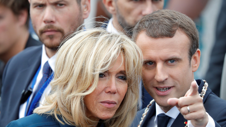 En plein débat sur la moralisation de la vie politique, le statut de Brigitte Macron fait polémique