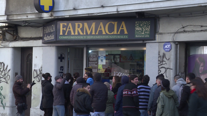Cannabis en vente libre en Uruguay : queues devant des pharmacies (VIDEO)