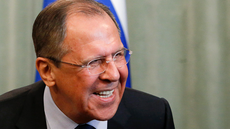 «Ils ont peut-être été aux toilettes ensemble»: Lavrov trolle un journaliste US sur Trump et Poutine