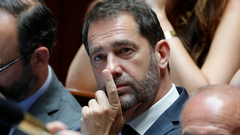 Des politiques s'insurgent contre les critiques de Castaner adressées au général de Villiers
