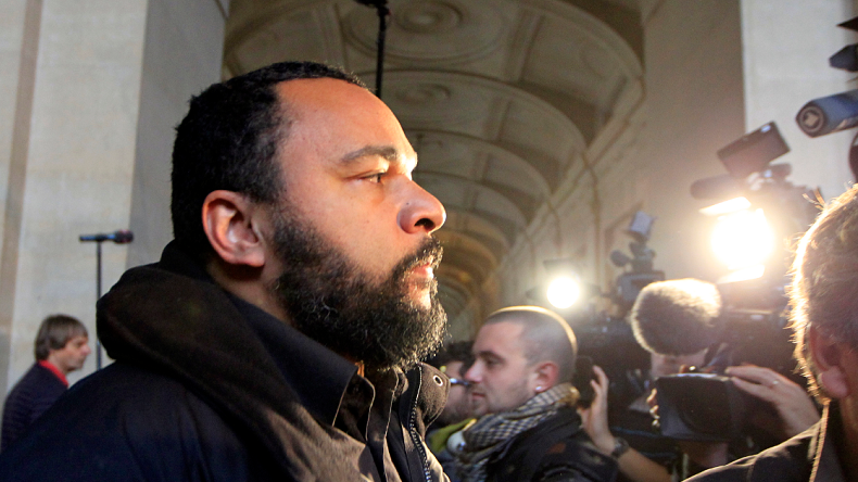 Dieudonné défend son abondante trésorerie en liquide devant le juge qui a clos son enquête