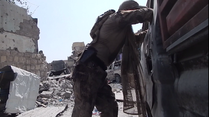 Une correspondante de Sputnik sous les balles à Mossoul (VIDEO)