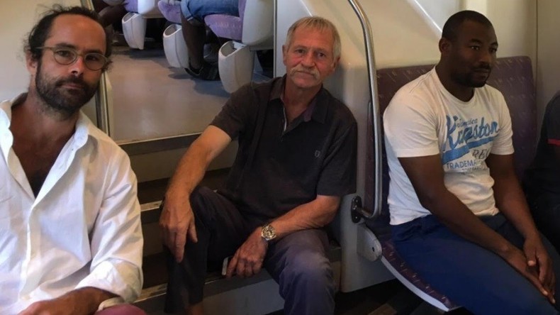 Cédric Herrou et José Bové escortent 200 migrants à Nice pour leur faire obtenir l'asile (IMAGES)