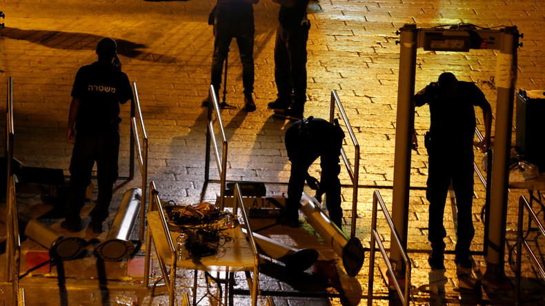 Israël retire les détecteurs de métaux à l'esplanade des Mosquées, le boycott maintenu (VIDEO)