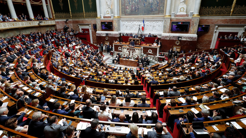 Confiance : l'Assemblée vote l'interdiction des collaborateurs familiaux pour les ministres