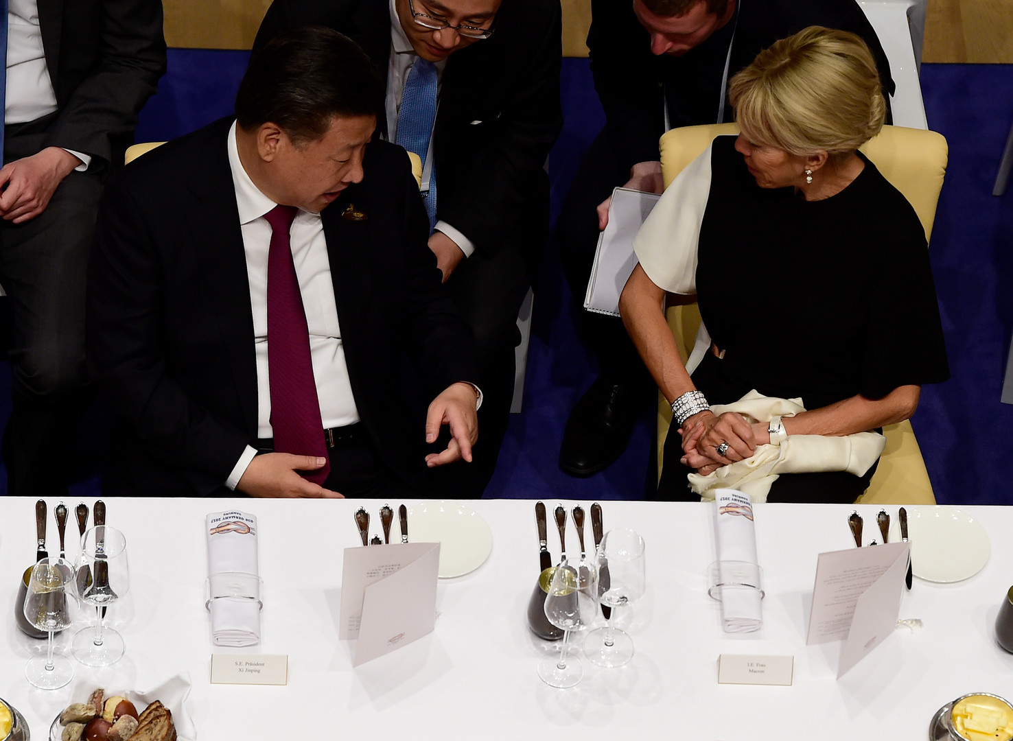 Les images du dîner du G20 laissent voir qui est assis à côté de Trump, Merkel ou Poutine