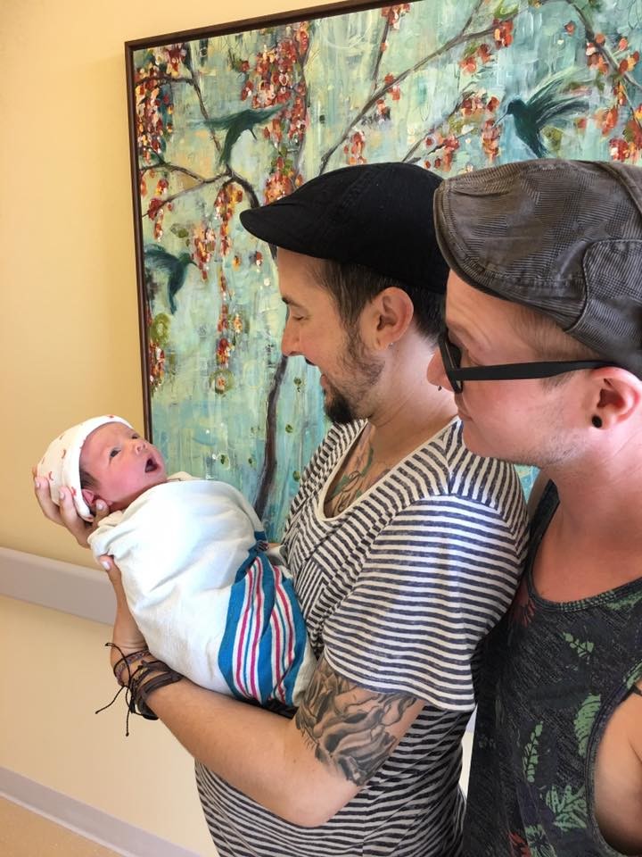 Etats-Unis : un homme transgenre a accouché de son premier enfant (PHOTOS)