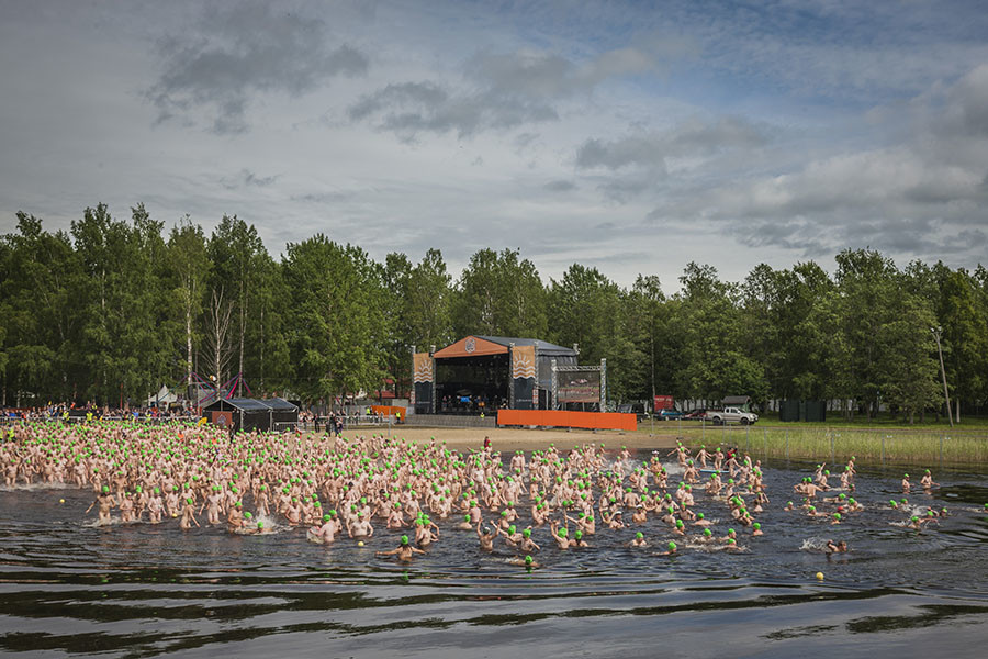Le record de la plus grande baignade collective nue battu en Finlande (PHOTOS)
