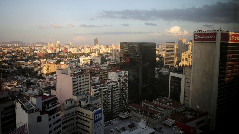 Un «Spiderman russe» de 17 ans escalade un gratte-ciel sans sécurité à Mexico (VIDEO)
