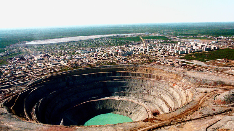 Evacuation d'une mine de diamants inondée en Sibérie, neuf disparus