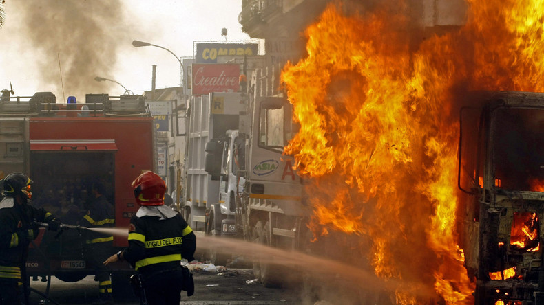 15 pompiers soupçonnés d'avoir allumé des incendies pour toucher des indemnités arrêtés en Sicile