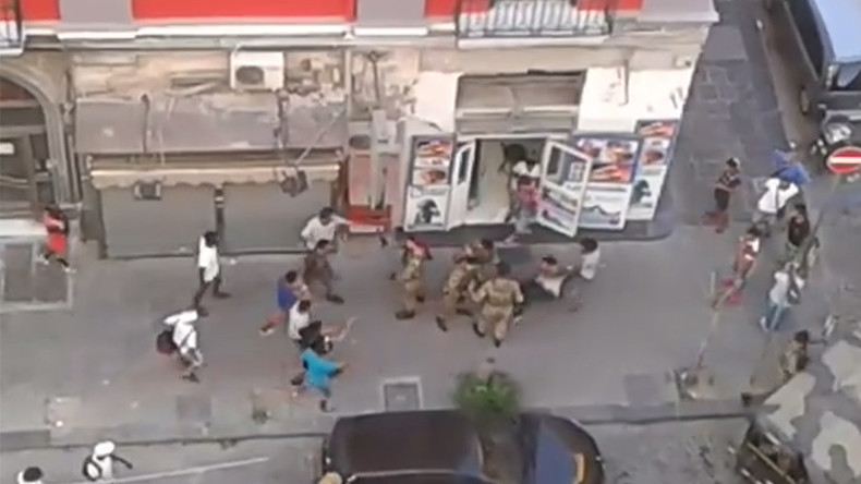 «Militaires agressés par des migrants à Naples» : un incident défraie la chronique en Italie (VIDEO)