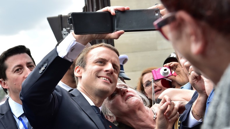 Macron voudrait «court-circuiter la presse» en s'adressant directement aux Français sur Facebook