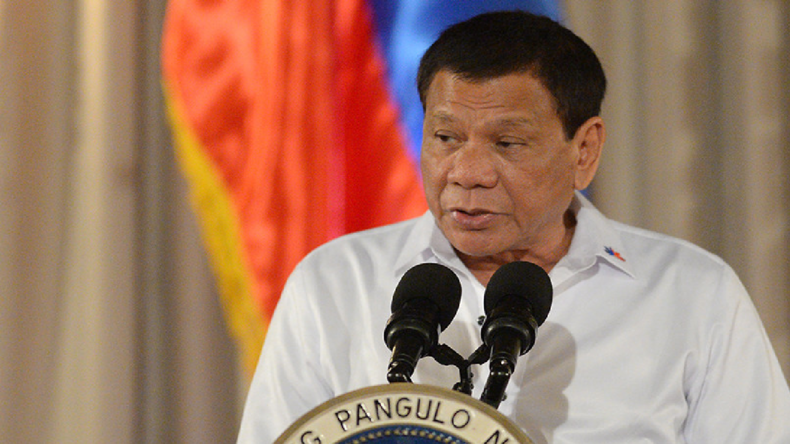 Duterte menace de frappes aériennes les politiciens liés aux barons de la drogue