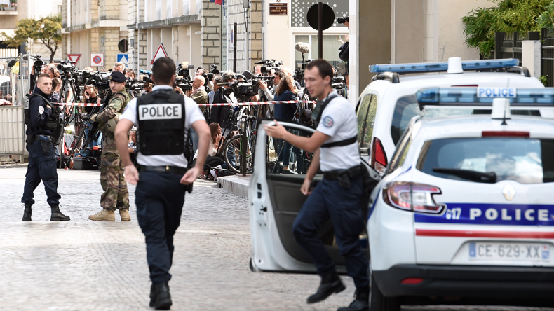 Le suspect de l'attaque de soldats à Levallois arrêté au nord de Paris, son véhicule intercepté
