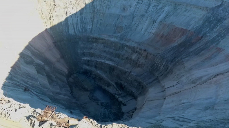 Russie : l'eau monte dans la mine de diamants où huit employés restent bloqués