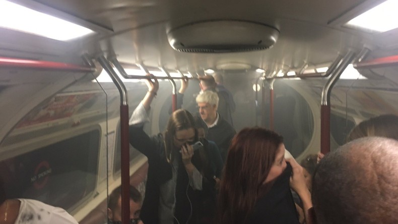 Evacuation d'une station de métro londonienne envahie par la fumée (PHOTOS)