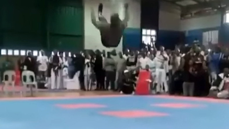 Afrique du Sud : un bodybuildeur se tue en ratant un salto arrière (VIDEO CHOC)